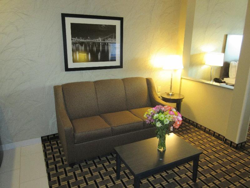 Holiday Inn Express & Suites Butler By Ihg Zewnętrze zdjęcie