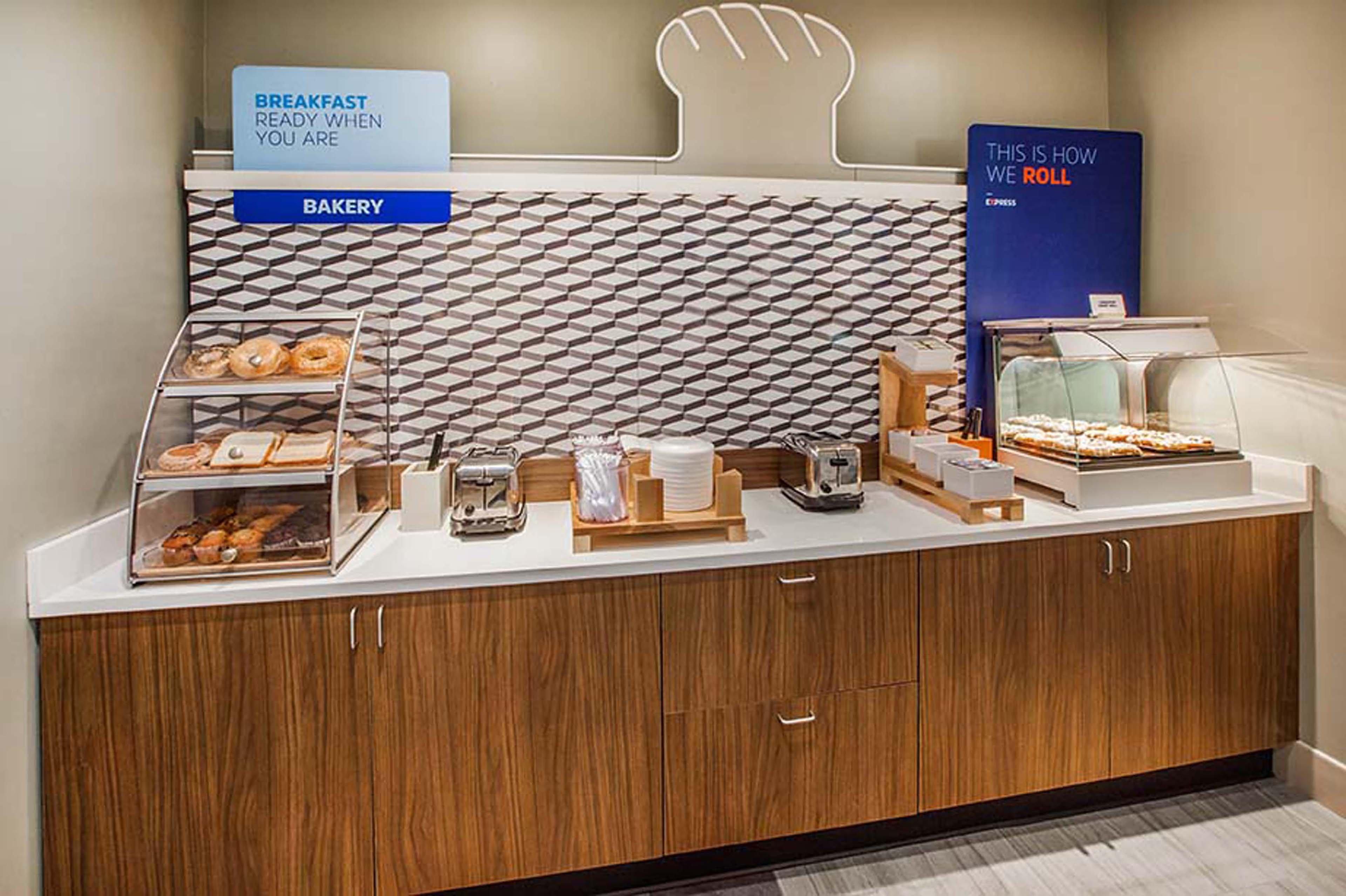 Holiday Inn Express & Suites Butler By Ihg Zewnętrze zdjęcie